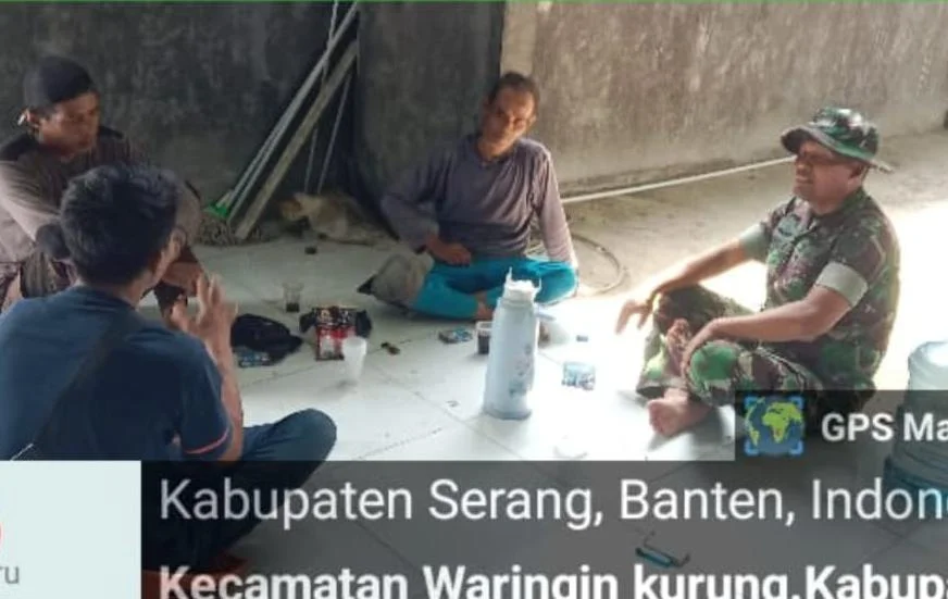 Sinergi Tanpa Batas, Babinsa Koramil 0602-07/Waringinkurung Kodim 0602/Serang Pererat Silaturahmi Lewat Komsos
