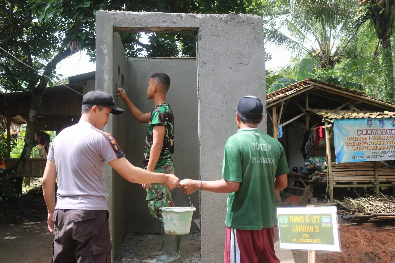 Sentuhan Kepedulian di Sudut Desa: TMMD Ke-127 Bangun Harapan Lewat Jamban Sehat