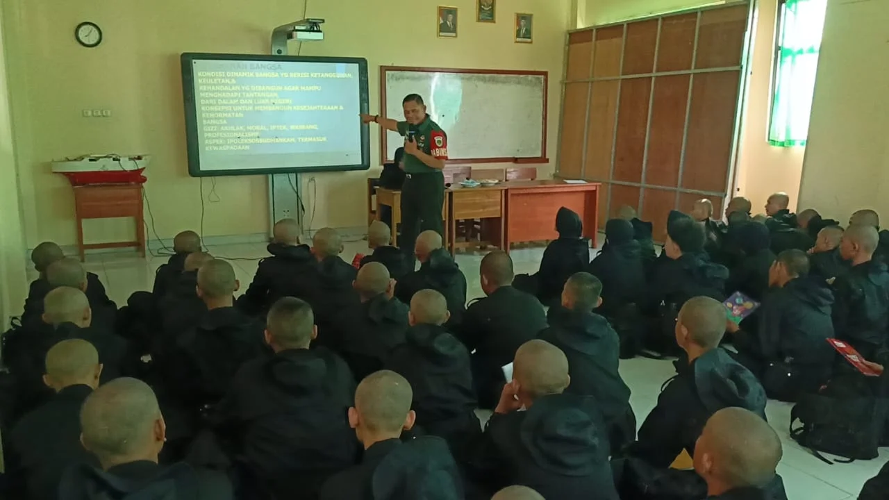 Tanamkan Jiwa Patriotisme, Babinsa Koramil 0602-05/ Cipocok Jaya Berikan Wasbang di SMK Pelayaran Nusantara