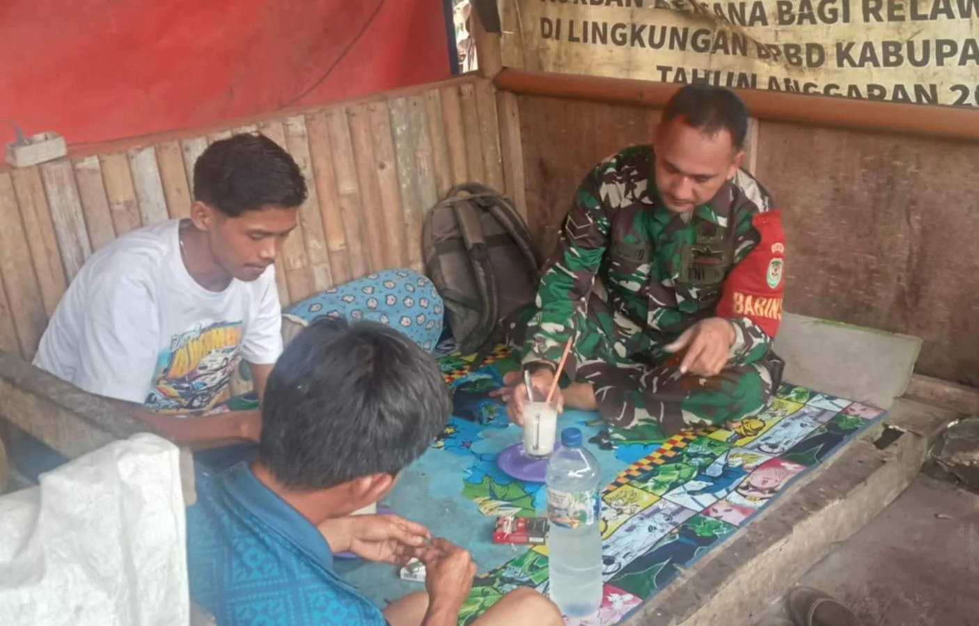 Babinsa Koramil 0602-18/Kragilan Kodim 0602/Serang Gelar Komsos dan Monitoring Wilayah