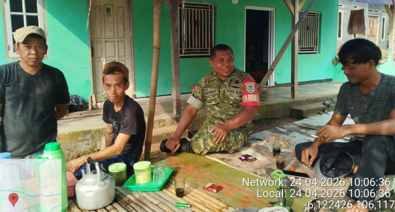 Babinsa Koramil 0602-04/Taktakan Kodim 0602/Serang Pantau Kondisi Wilayah Melalui Komsos