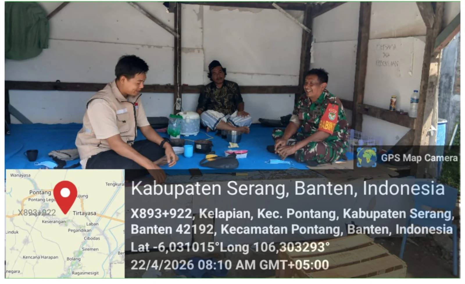 Babinsa Koramil 0602-10/Pontang Kodim 0602/Pantau Kondisi Wilayah Lewat Komsos