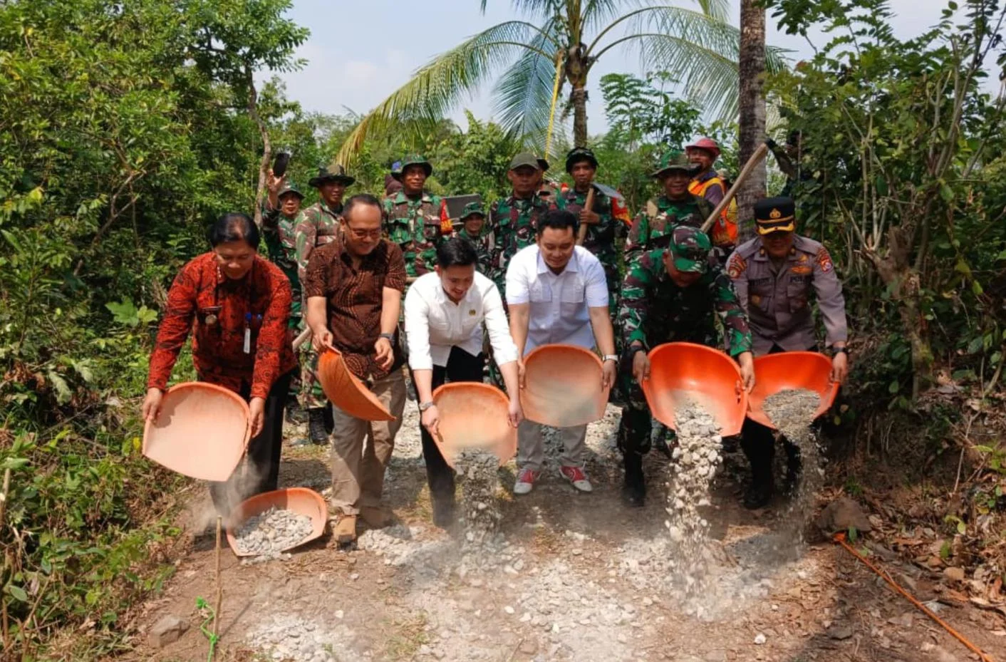 Percepat Pembangunan, Kodim Serang dan Pemkot Serang Berkolaborasi dalam Karya Bakti TNI  Satkowil