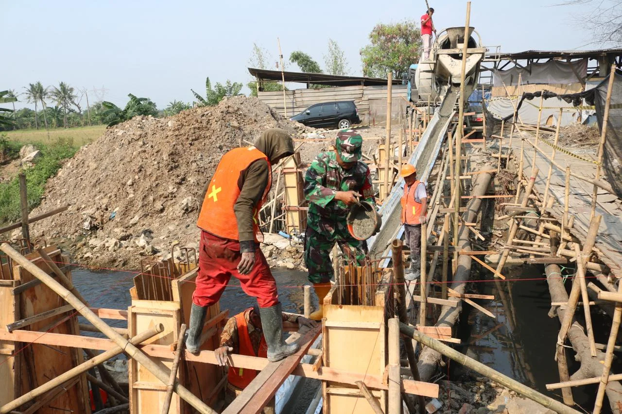 Realisasi Program Presiden, Koramil 0602-19/Cikande Kodim 0602/Serang Percepat Pembangunan Jembatan Beton
