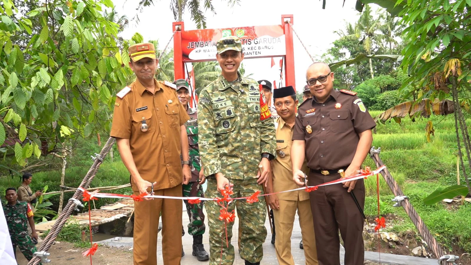 Jembatan Gantung Garuda di Desa Baros Diresmikan, Perkuat Akses Ekonomi dan Konektivitas Wilayah