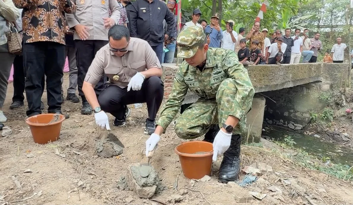 Kodim 0602/Serang Bangun Jembatan Program Presiden di Walantaka
