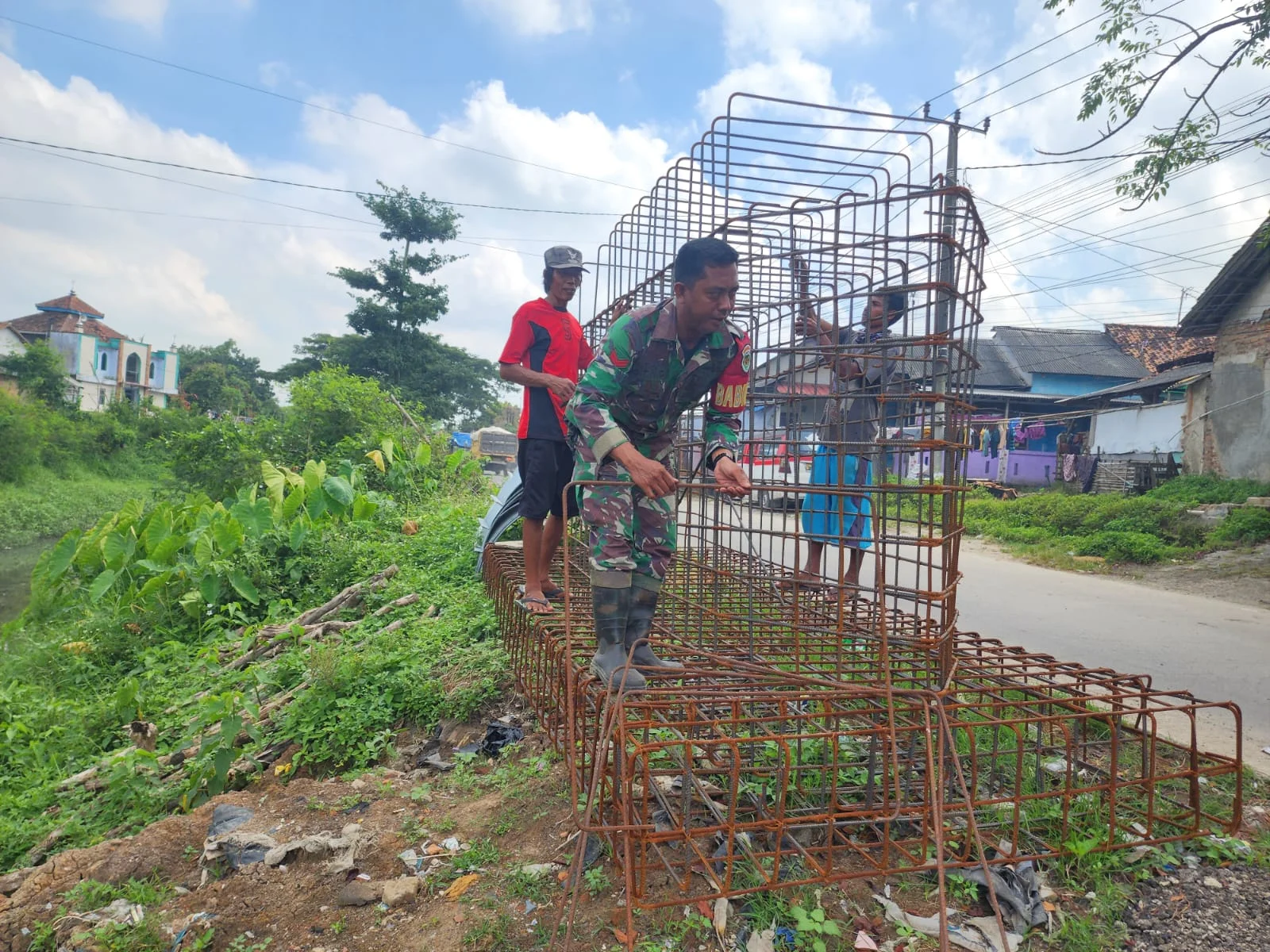 Kodim 0602/Serang Bangun Jembatan Perintis Garuda di Desa Ciagel