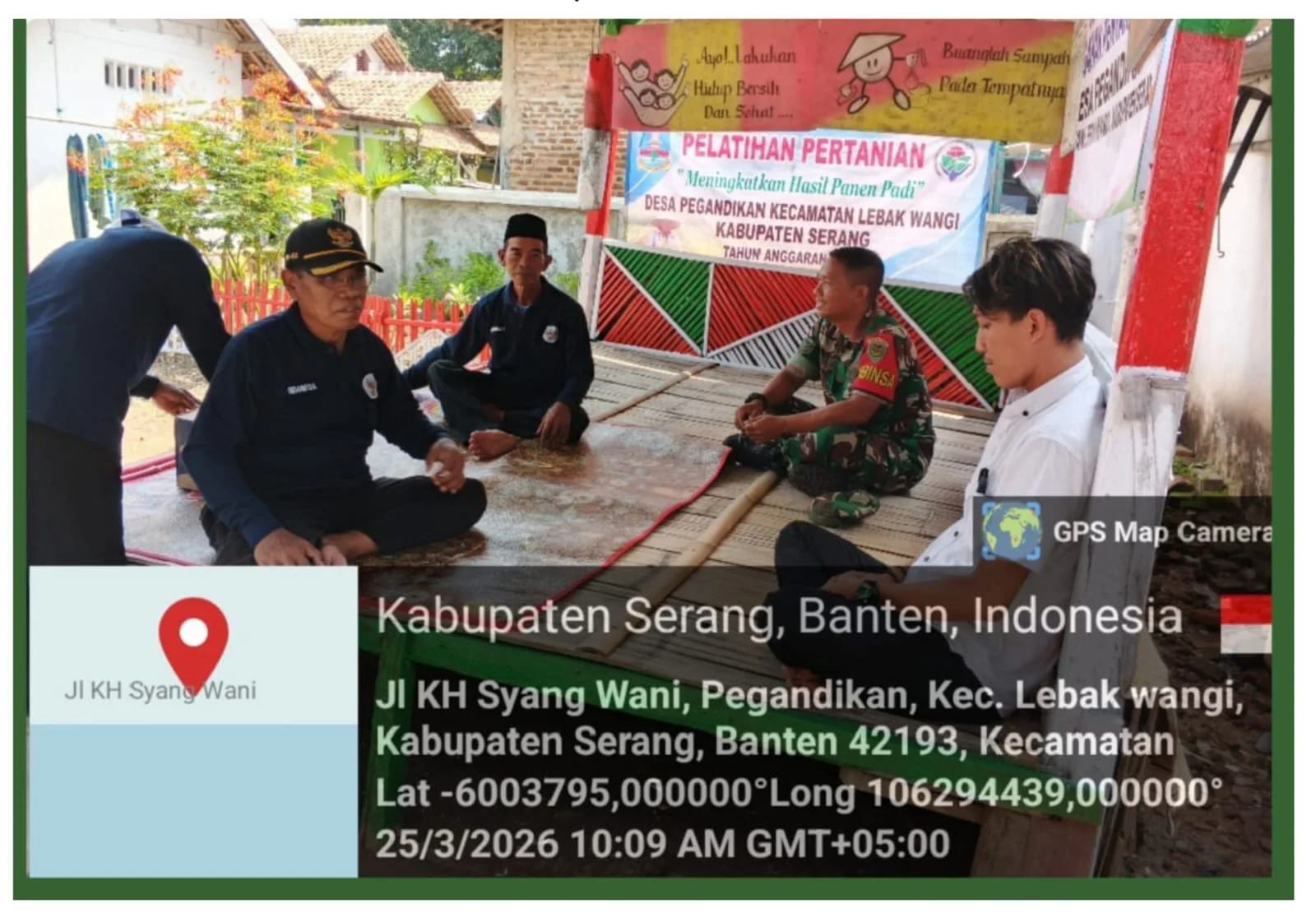 Babinsa Koramil 0602-10/Pontang Kodim 0602/Serang Aktif Monitoring Wilayah Lewat Komsos