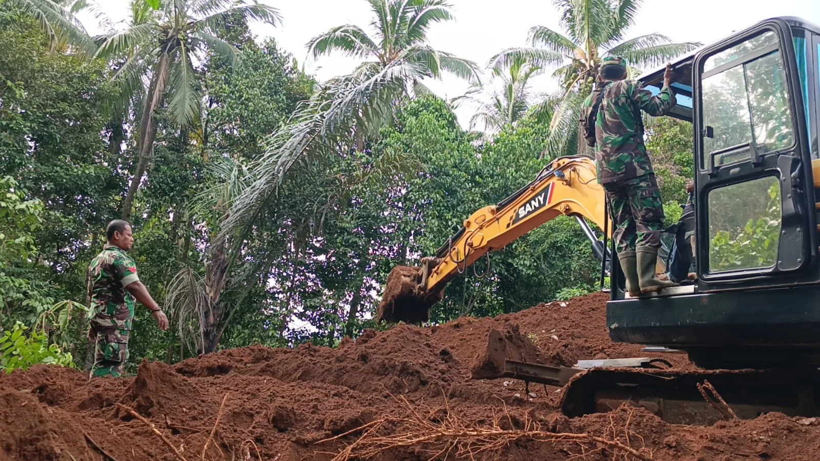 Akselerasi Ekonomi Desa, Danramil 0602-12/Ciomas Kodim 0602/Serang Pastikan Pembangunan KDKMP Selesai Tepat Waktu