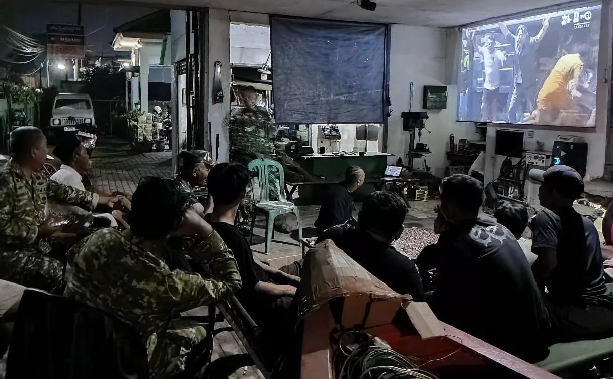 Pererat Kemanunggalan TNI-Rakyat, Koramil 0602-04/Taktakan Kodim 0602/Serang Gelar Nobar Piala Dunia 2026 Bersama Warga