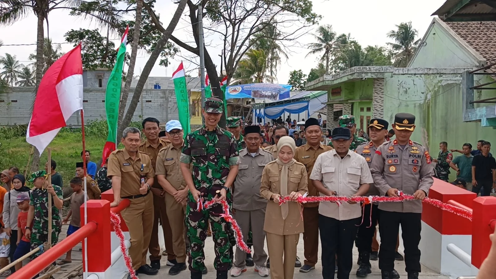 Setelah Akses Terputus, Warga Cijeruk Kini Miliki Jembatan Baru