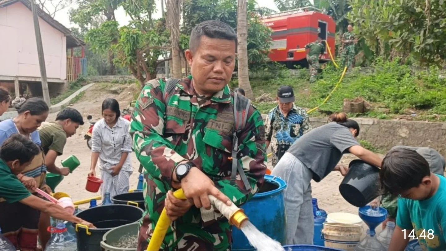 Tak Ada Api, Mobil Damkar Masuk Desa Cakung—Ternyata Membawa Bantuan yang Dinanti Warga