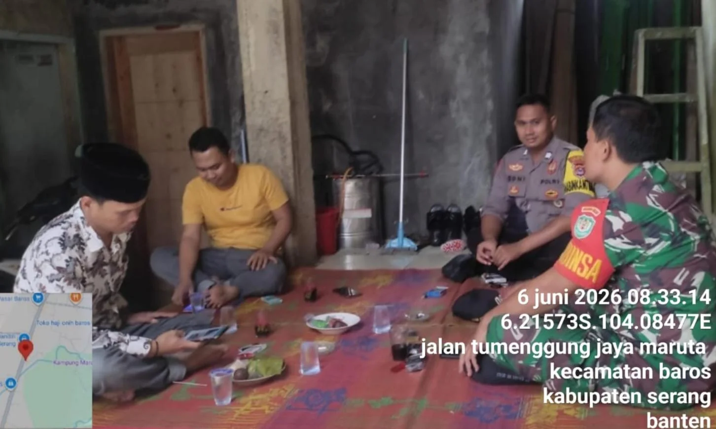 Jaga Kondusivitas Wilayah, Babinsa Koramil 0602-15/Baros Kodim 0602/Serang Pererat Silaturahmi Lewat Komsos